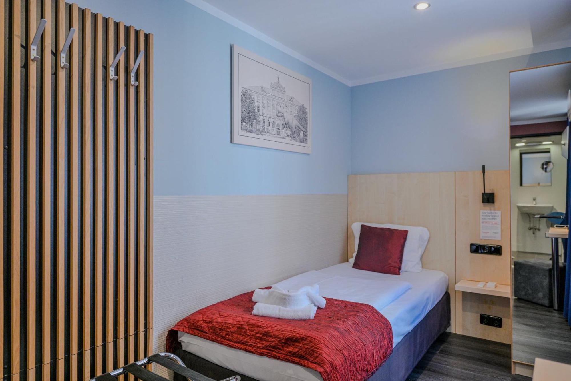 Single Room,1758815449:JPEG